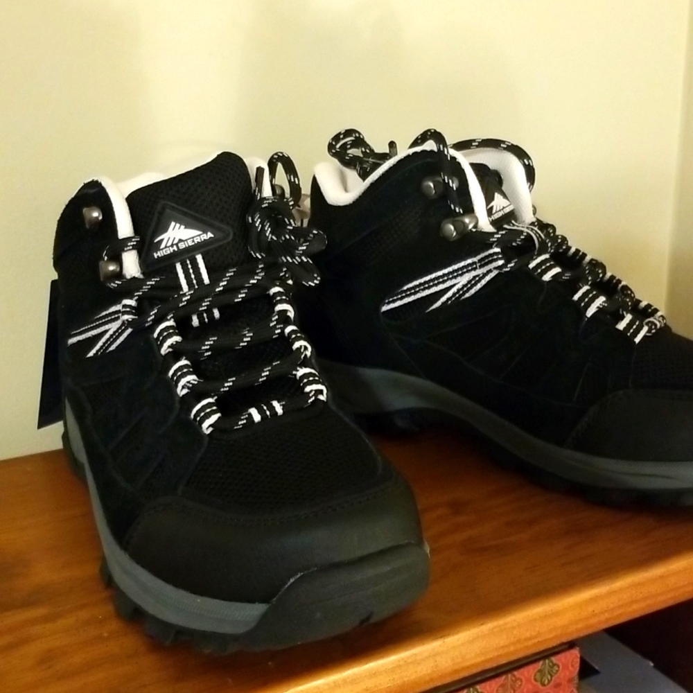High Sierra Hiking Boots Size 7.  Never worn.  Tested for comfort, comfortable!